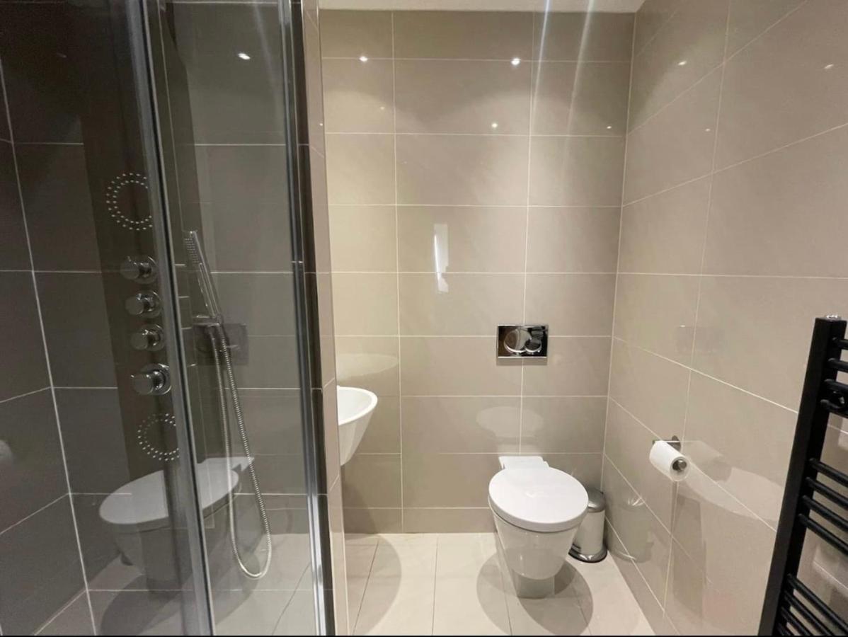 Not On Market Unable To Take Bookings * Glasgow