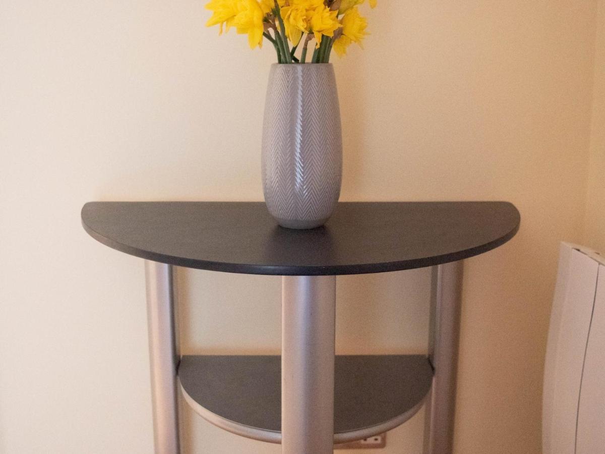 Pass The Keys Lovely 2-bed In Perfect City Location With Parking Apartment