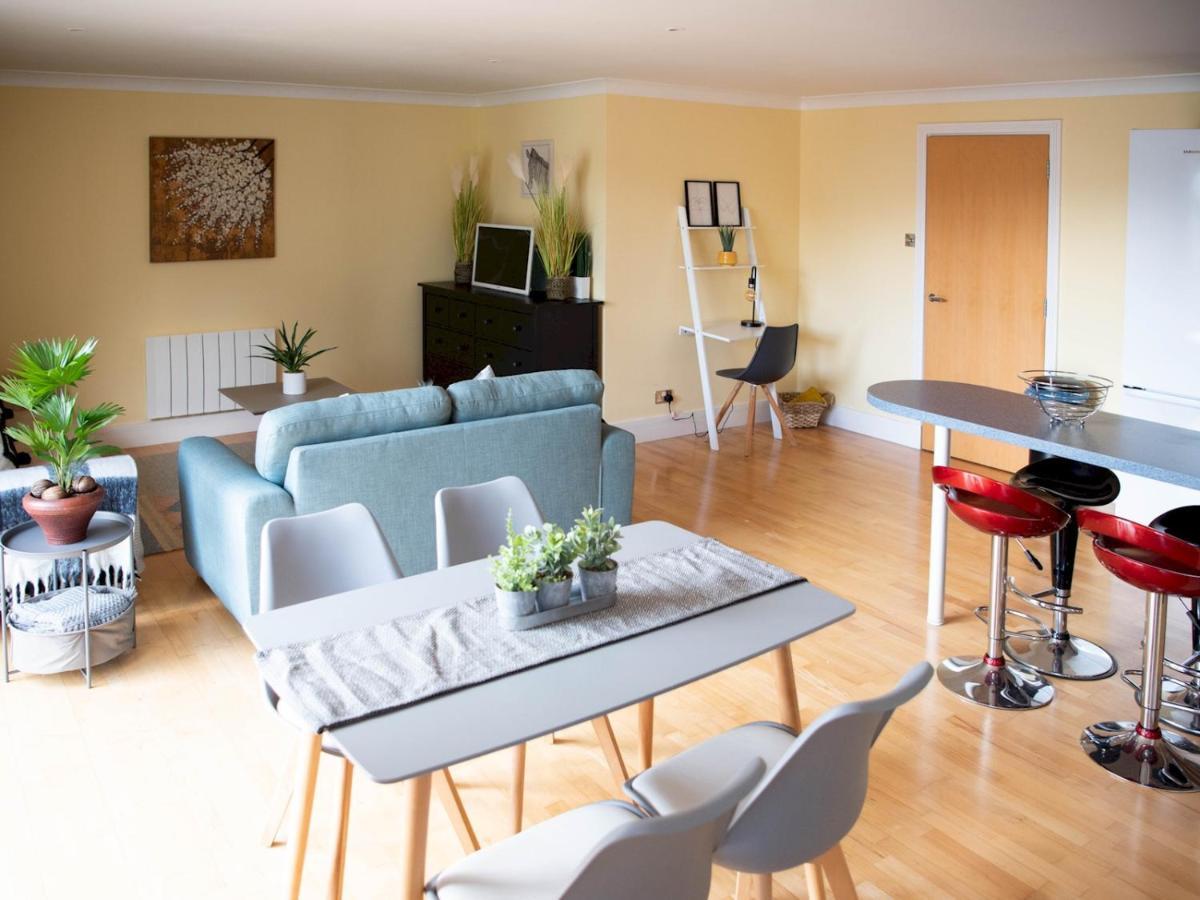 Pass The Keys Lovely 2-bed In Perfect City Location With Parking Apartment *