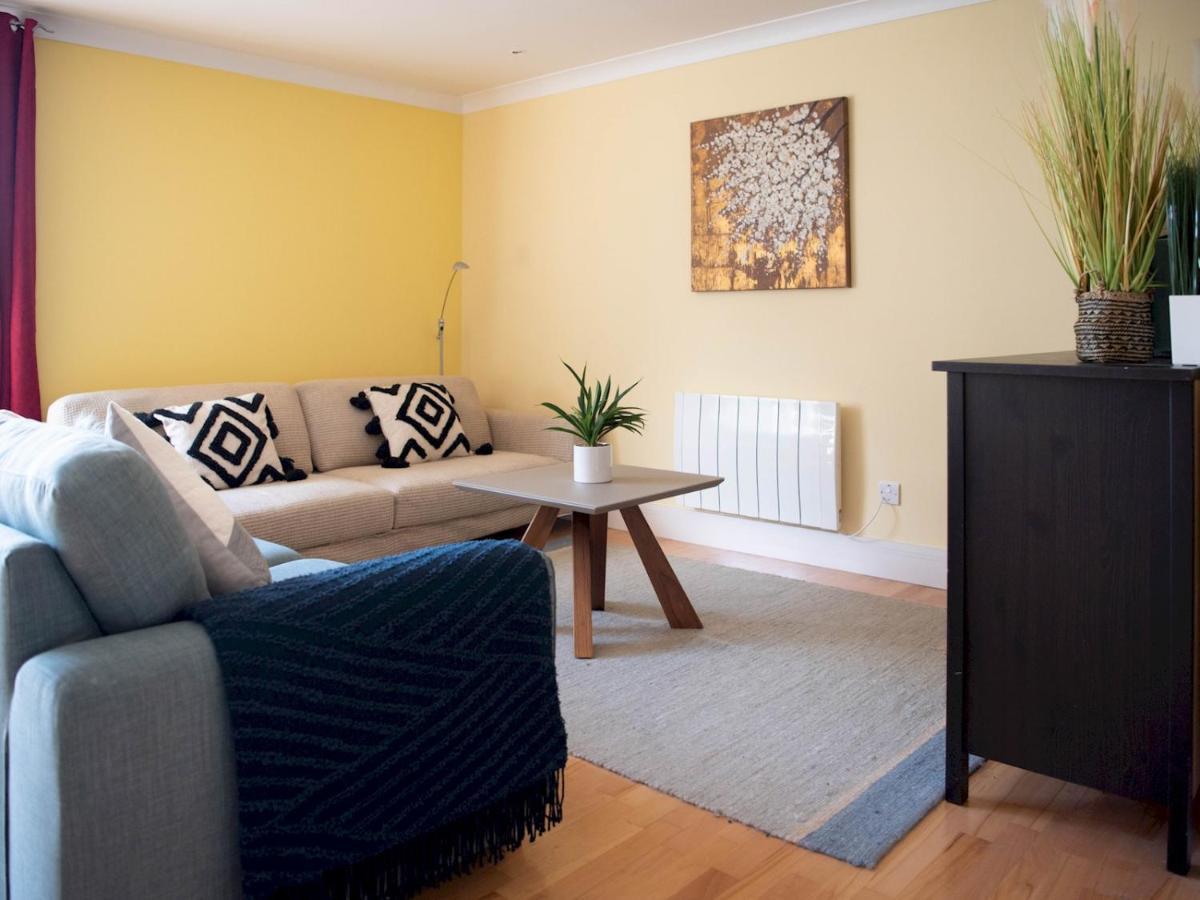Pass The Keys Lovely 2-bed In Perfect City Location With Parking Apartment *