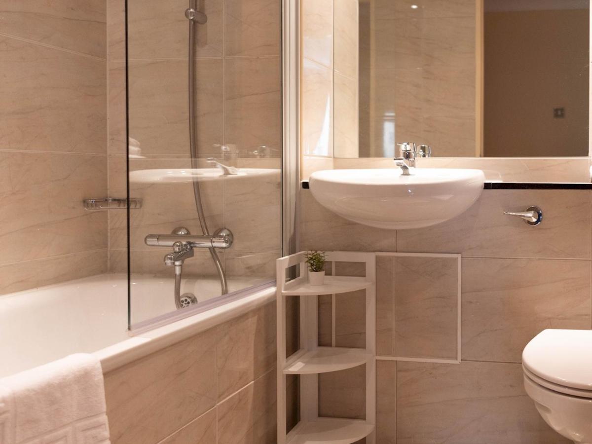 Pass The Keys Lovely 2-bed In Perfect City Location With Parking * Glasgow