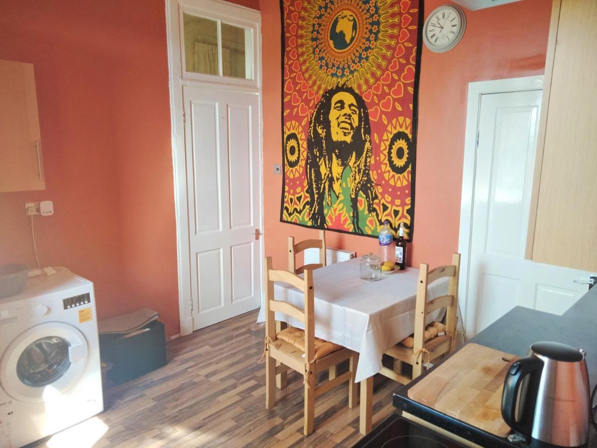 Spacious Flat In Bridgeton, * Glasgow