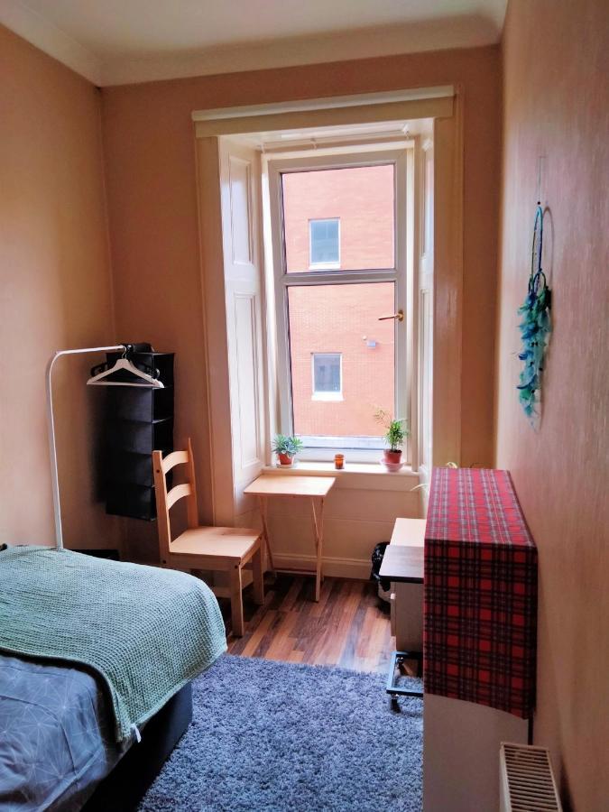 Spacious Flat In Bridgeton, Apartment