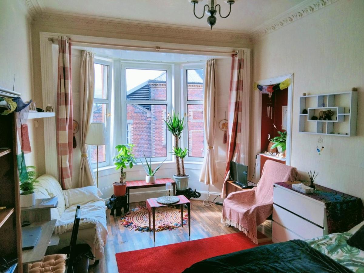 Spacious Flat In Bridgeton, Apartment