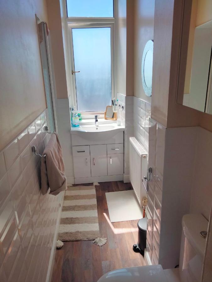 Apartment Spacious Flat In Bridgeton, Glasgow