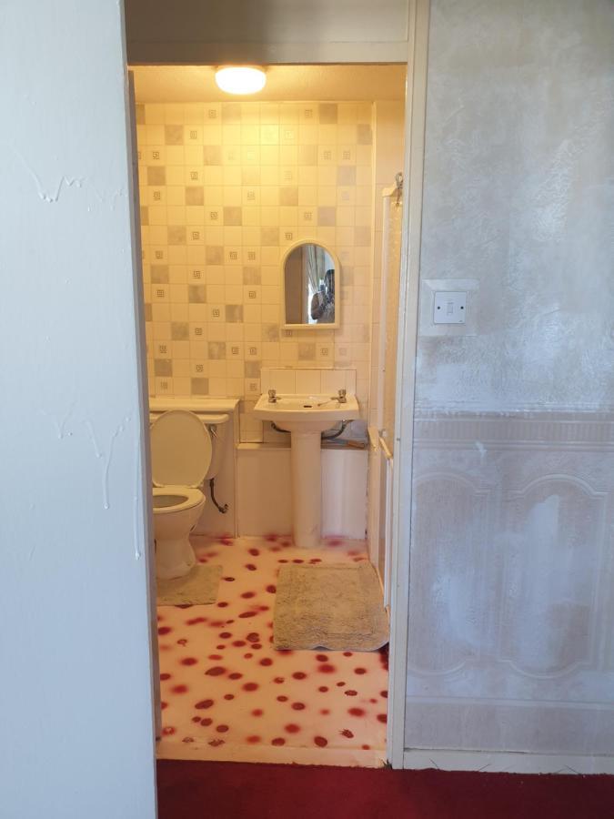 Beautiful Bedroom, Glasgow City Centre G4 Private Spare-Room Apartment *