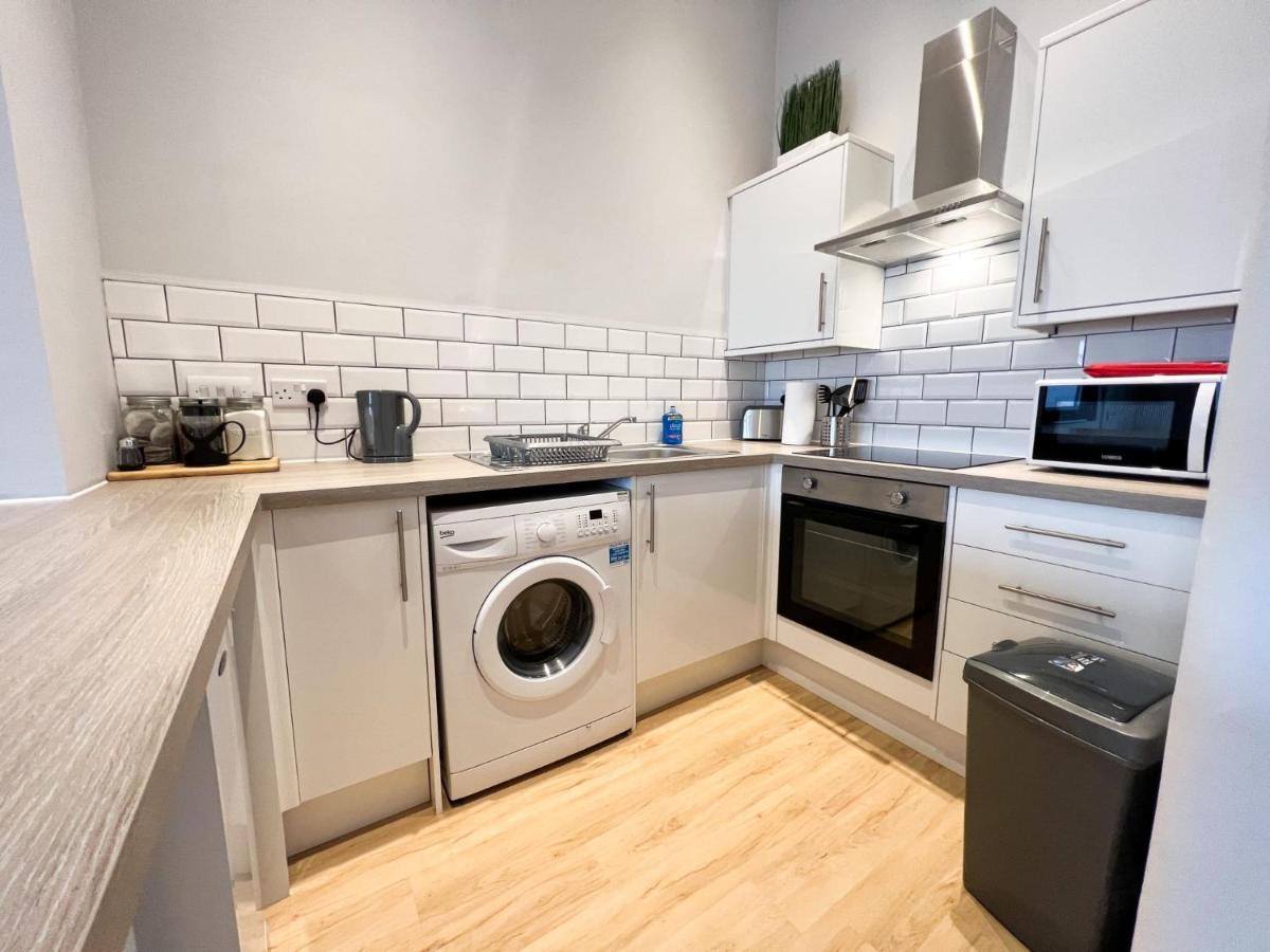 1 Bedroom Apartment *