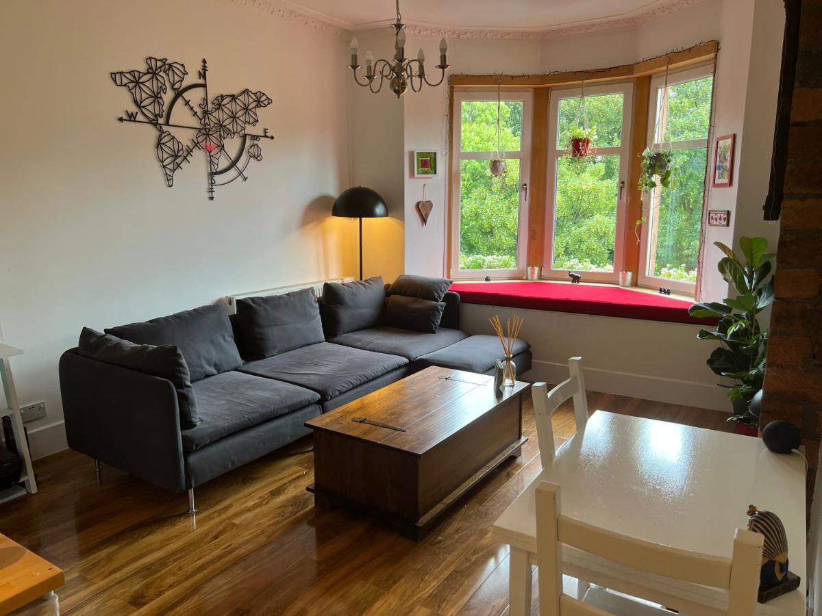 1 Bedroom Flat In Tolcross, Floor. Apartment *