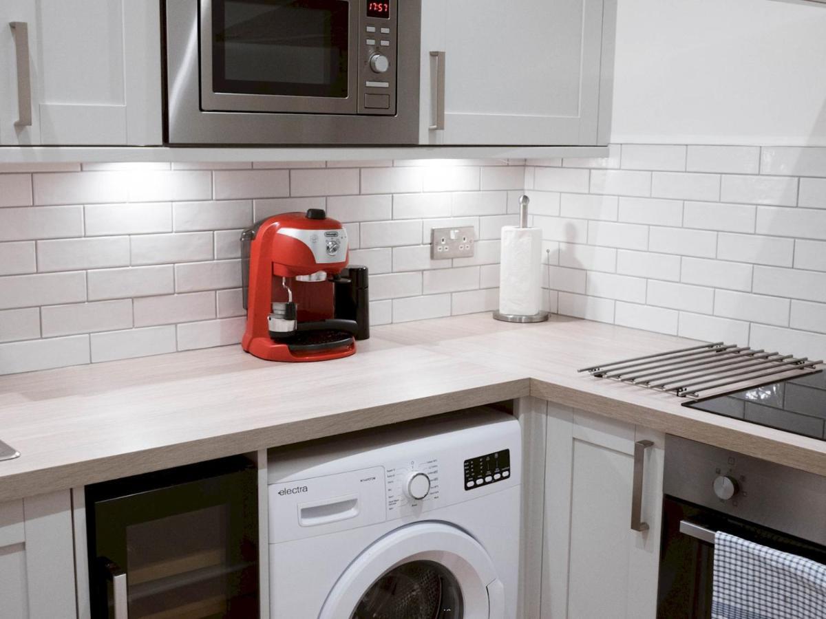 Apartment Pass The Keys Lovely Traditional 2 Bedroom Flat In West End
