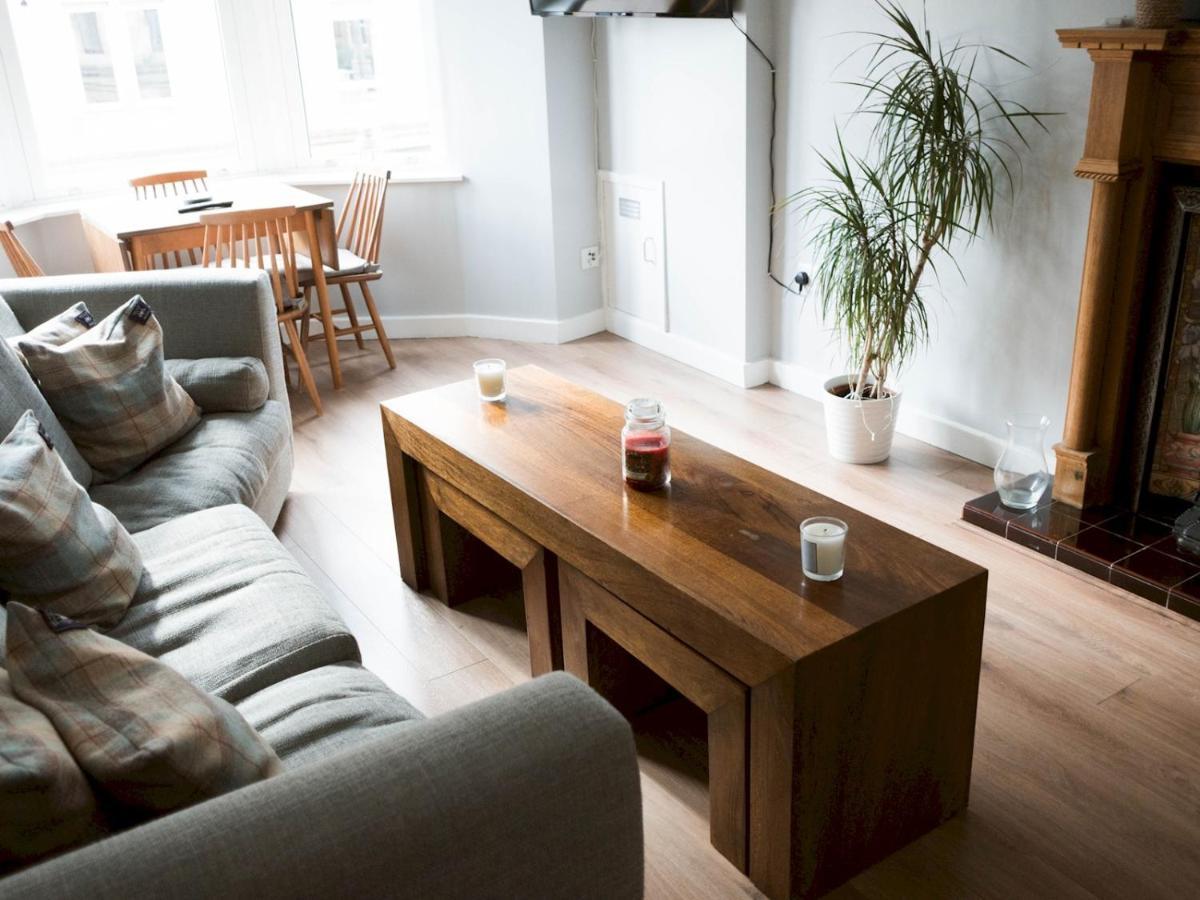 Pass The Keys Lovely Traditional 2 Bedroom Flat In West End