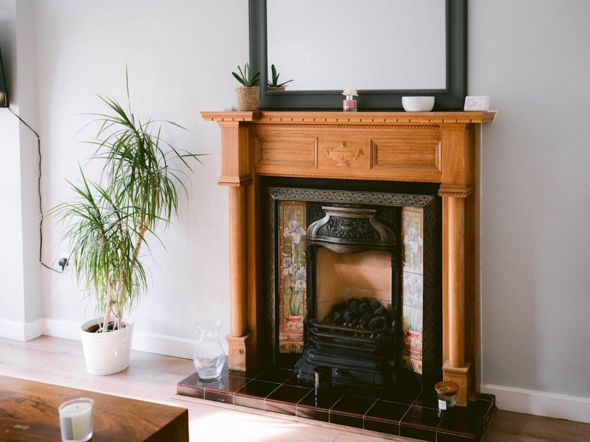 Pass The Keys Lovely Traditional 2 Bedroom Flat In West End