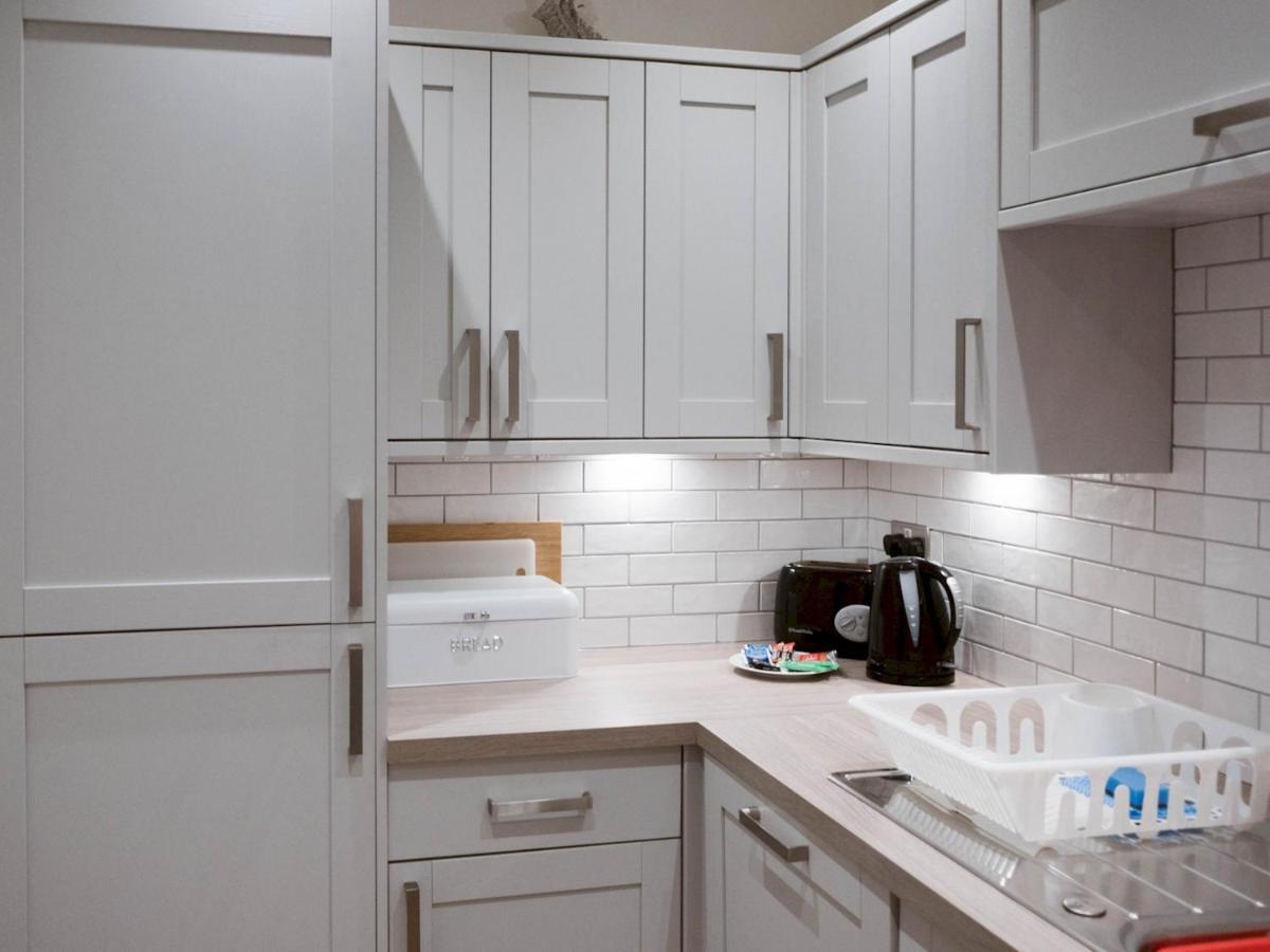 Pass The Keys Lovely Traditional 2 Bedroom Flat In West End Apartment *