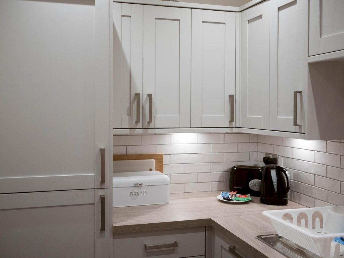 Pass The Keys Lovely Traditional 2 Bedroom Flat In West End Apartment *