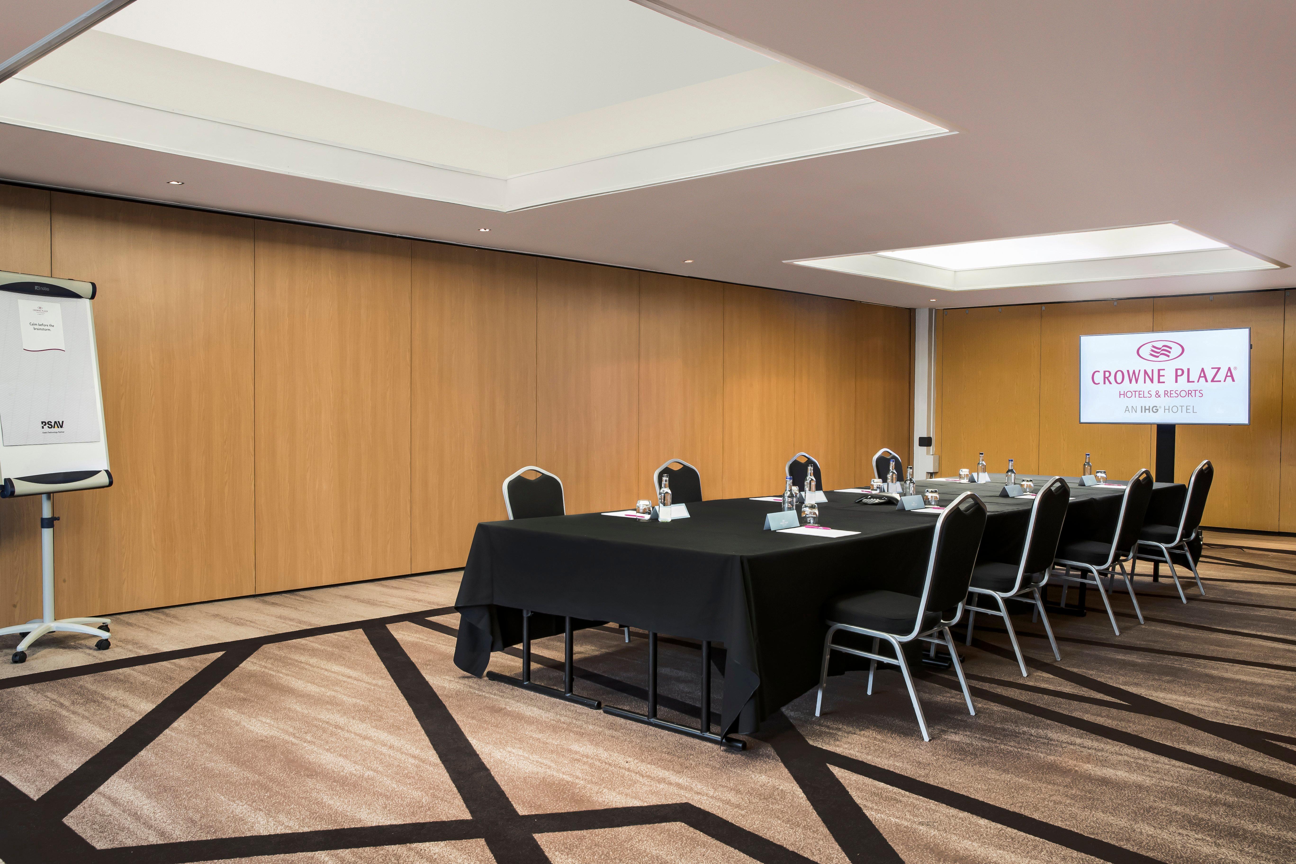 Crowne Plaza By Ihg Hotel