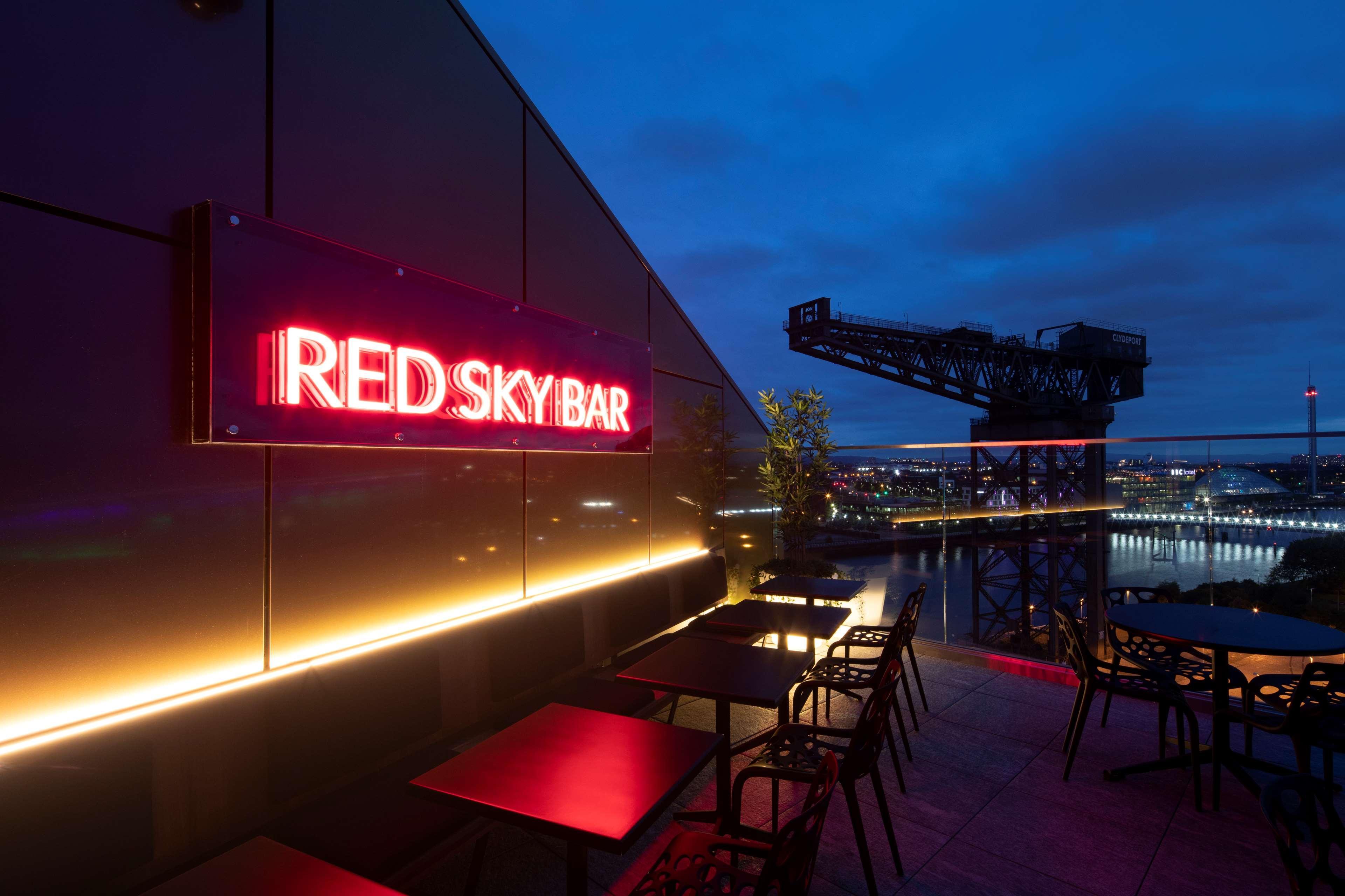 Radisson Red Hotel, 4*