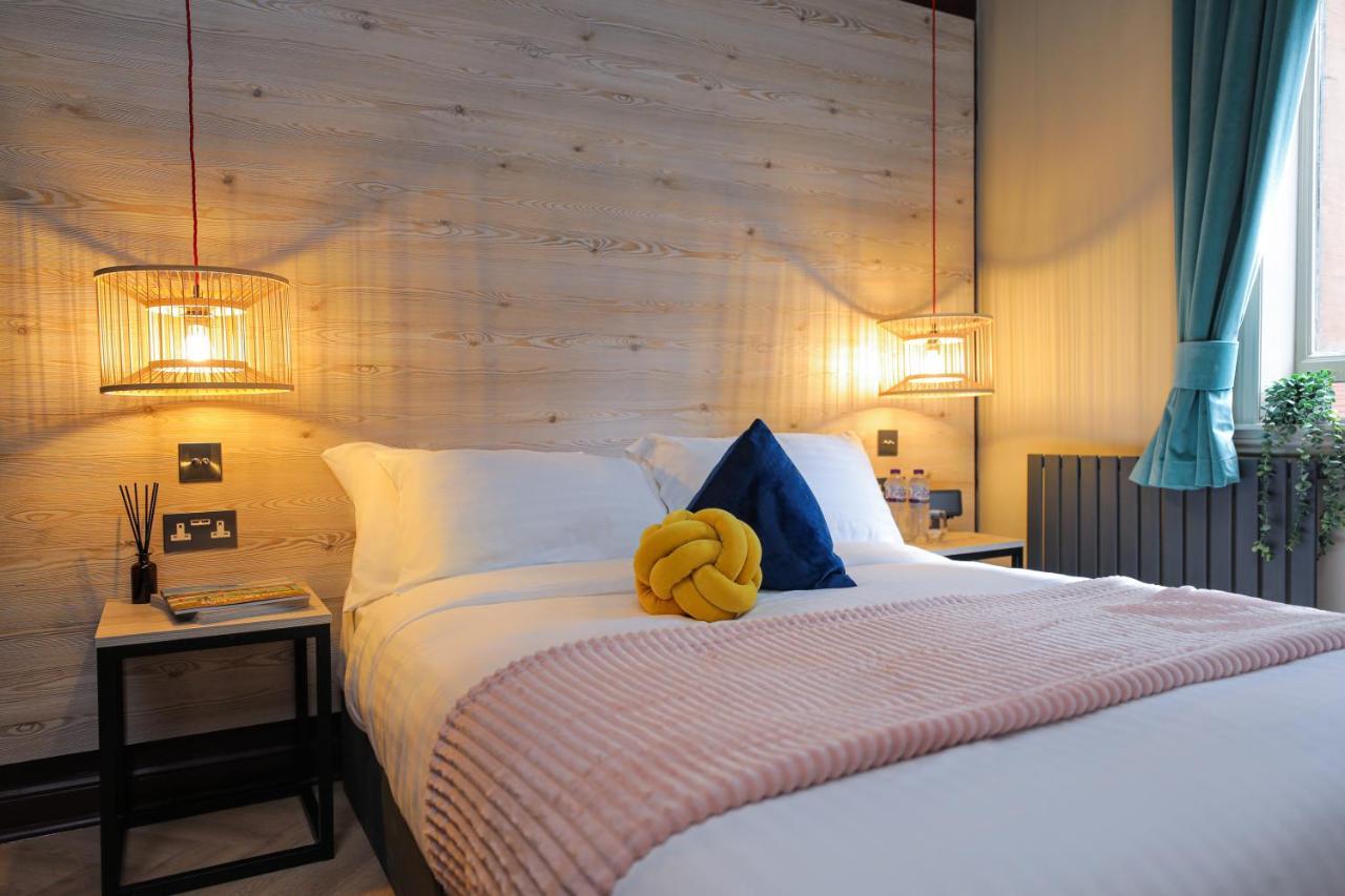 Hotel Revolver