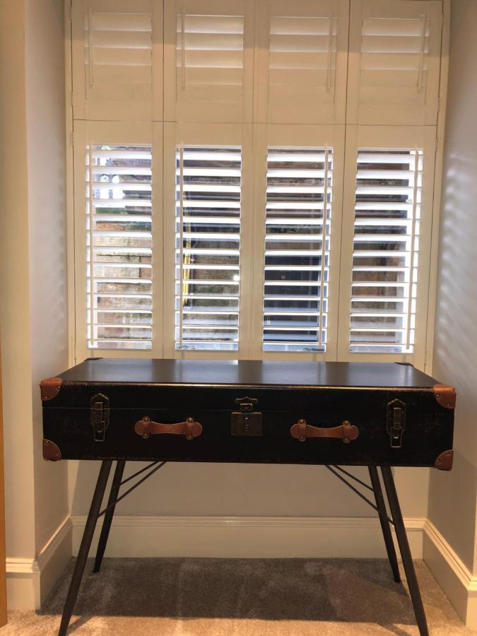 Stylish 2 Bedroom In Park Circus, West End Apartment *