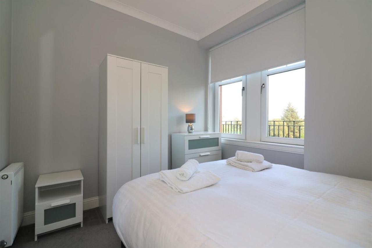 Signature - Greenlees Clubhouse Apartment Glasgow