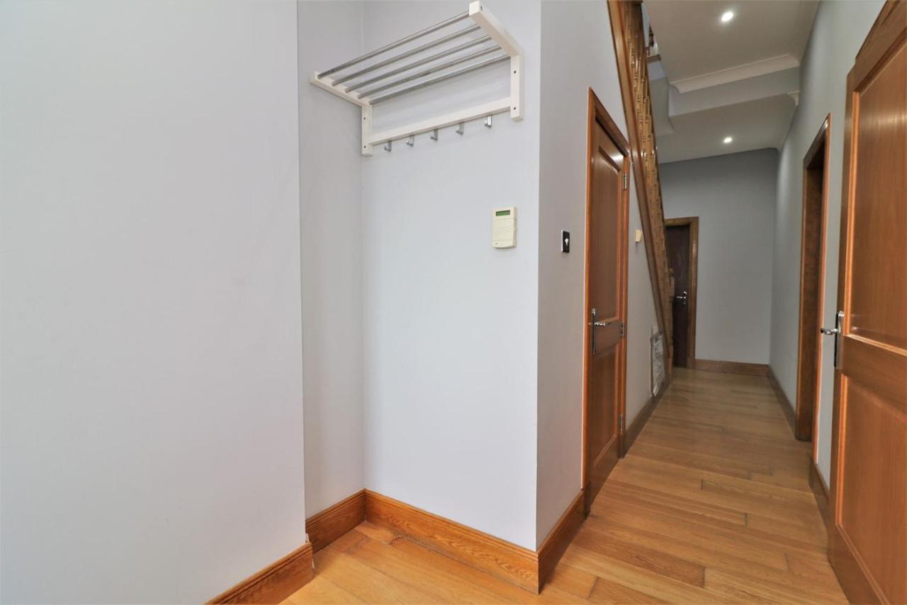 Signature - Greenlees Clubhouse Apartment *