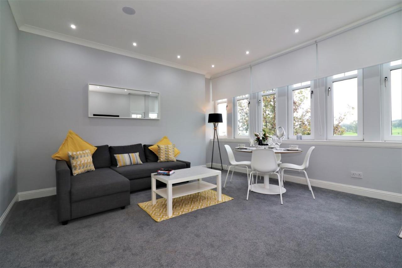 Signature - Greenlees Clubhouse Apartment Glasgow