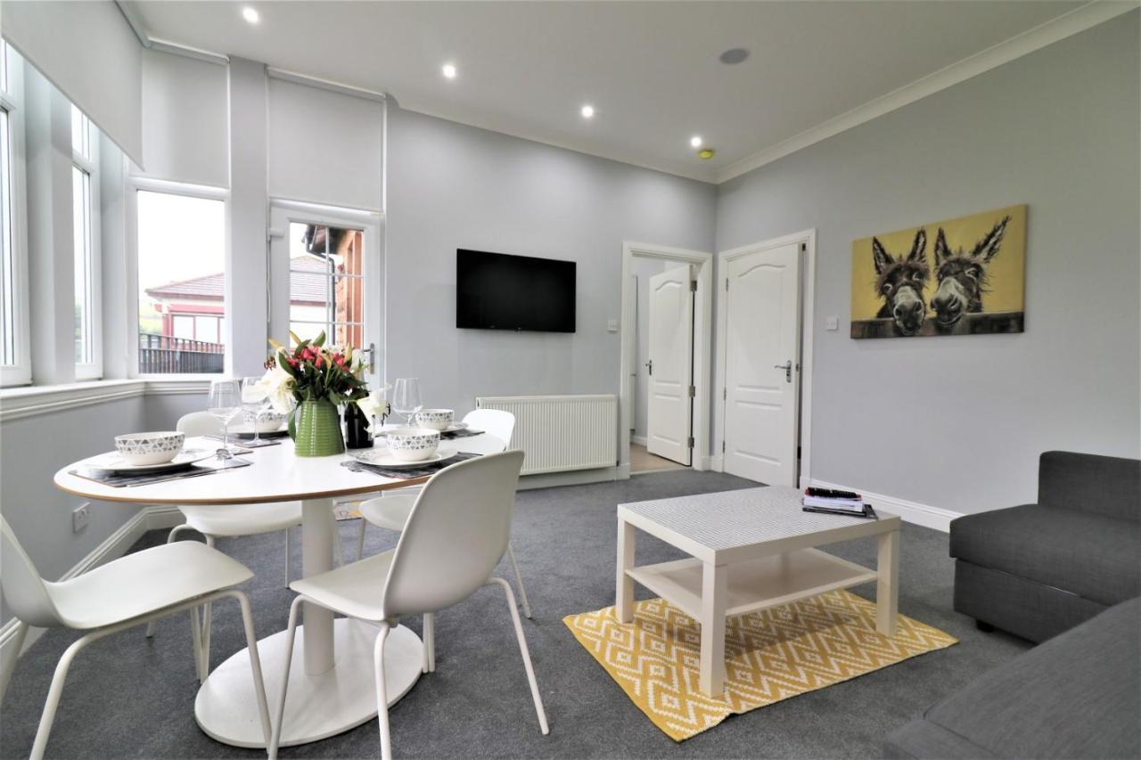 Signature - Greenlees Clubhouse Apartment Glasgow