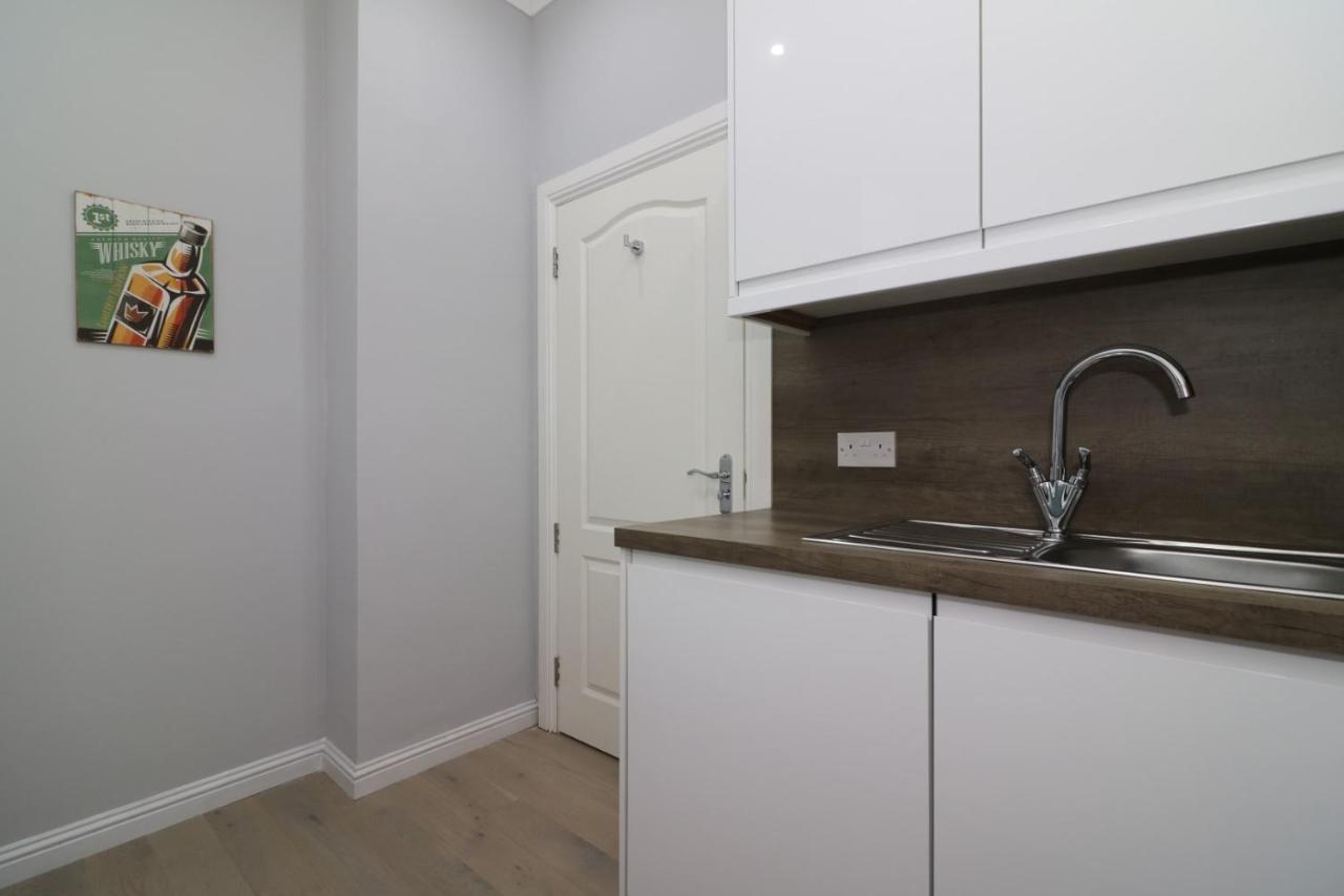 Signature - Greenlees Clubhouse Apartment