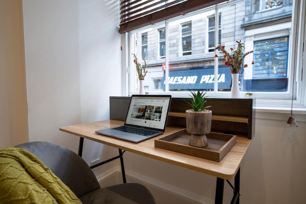The Escape - 5* In The Heart Of Glasgow! *