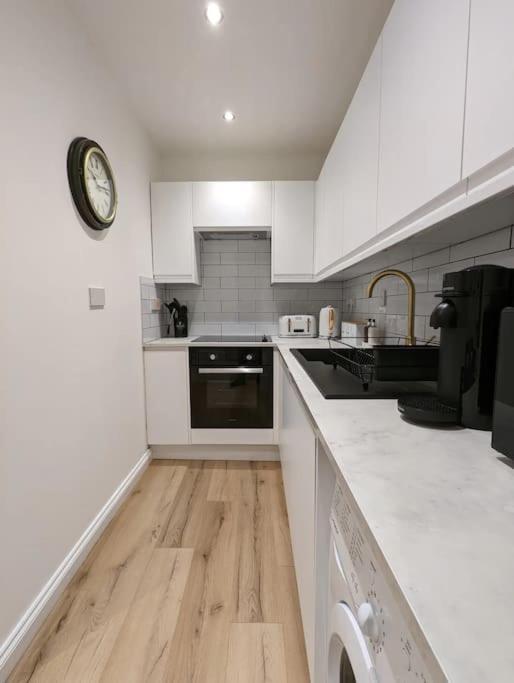 The Escape - 5* In The Heart Of Glasgow! *