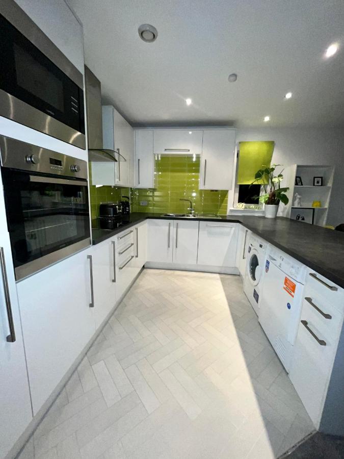 Apartment Glas-go 2 Bedroom 3 Min Walk To Secc Hydro Free Parking Onsite *