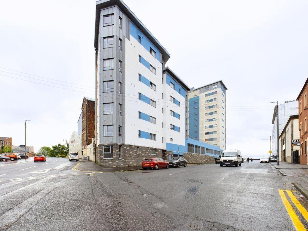Apartment Glas-go 2 Bedroom 3 Min Walk To Secc Hydro Free Parking Onsite *
