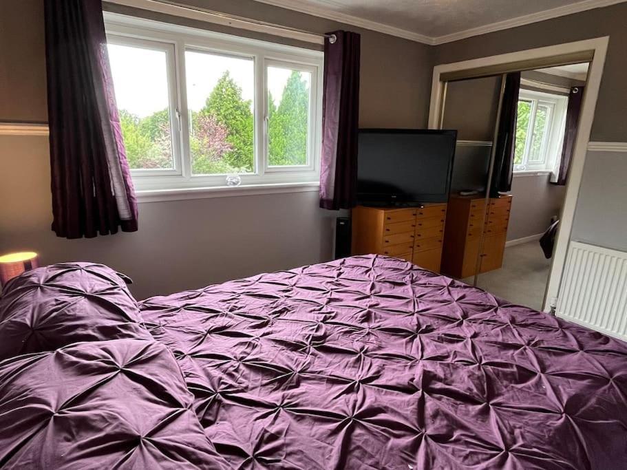 Spacious Near Glasgow