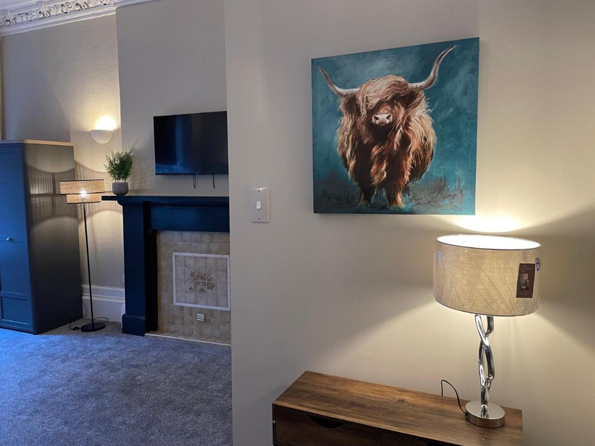 Traditional 5 Bedroom Centre Apartment Glasgow