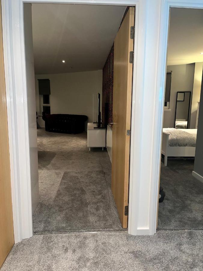 Glas-go 2 Bedroom 3 Min Walk To Secc Hydro Free Parking Onsite Apartment Glasgow