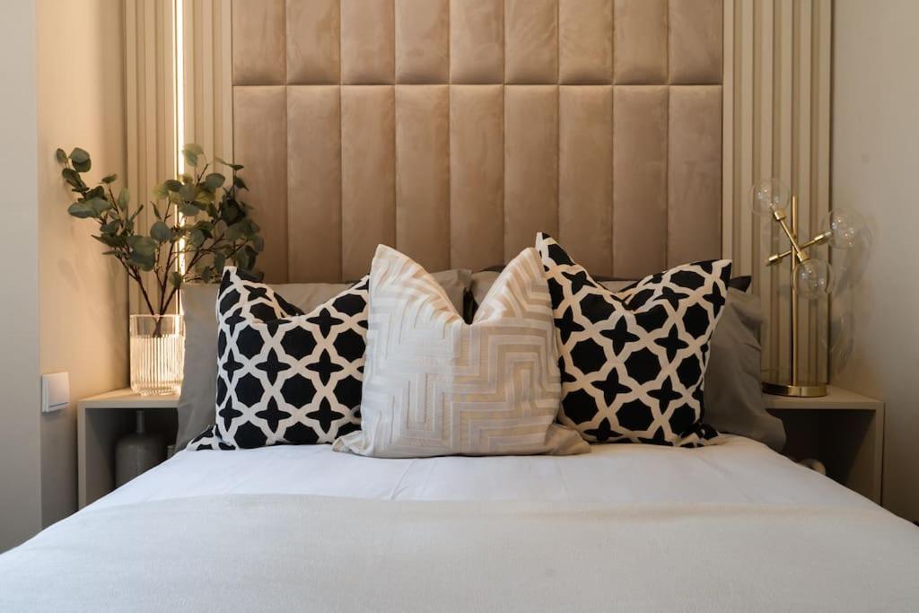 Apartment The Wilton - Your Private 5* Escape!