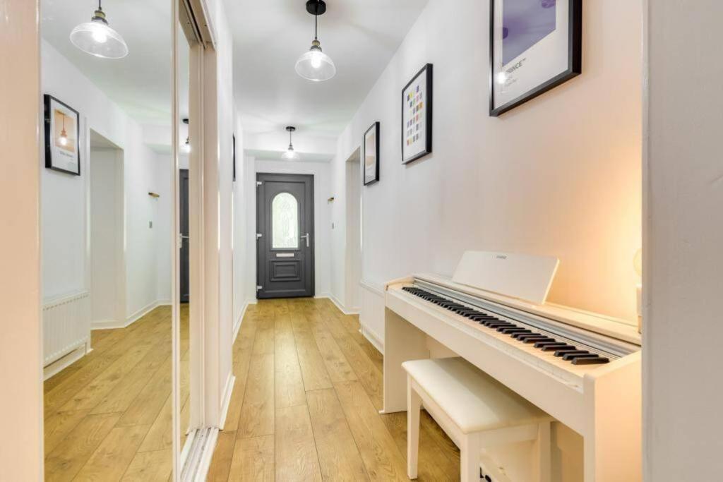 Lovely 2 Bedroom Garden Flat In Trendy West End * Glasgow
