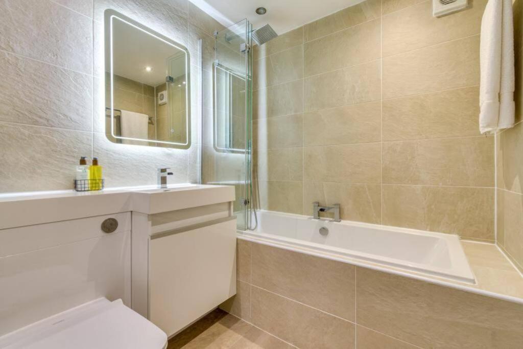 Lovely 2 Bedroom Garden Flat In Trendy West End Apartment