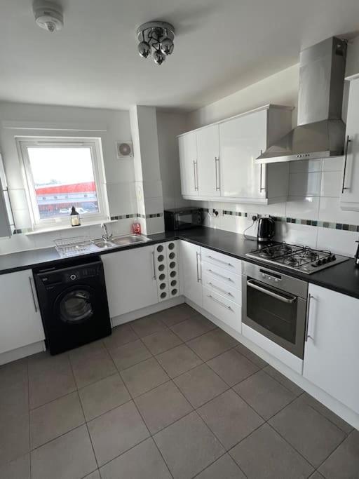 Modern 2 Bedroom Flat Near Centre Apartment Glasgow