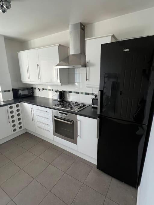Apartment Modern 2 Bedroom Flat Near Centre *