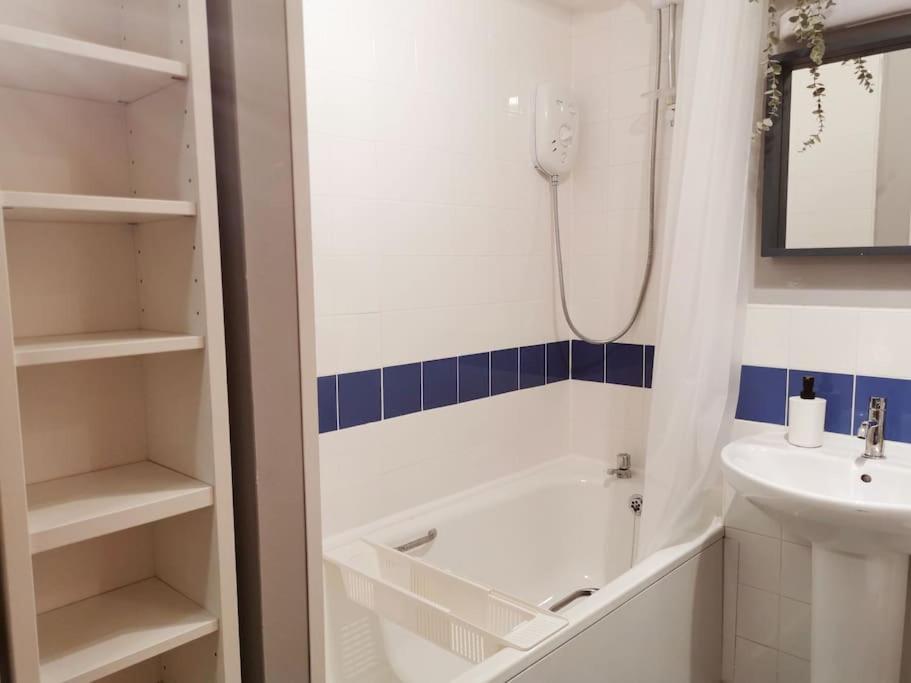 Lovely Studio Flat In Centre Apartment *