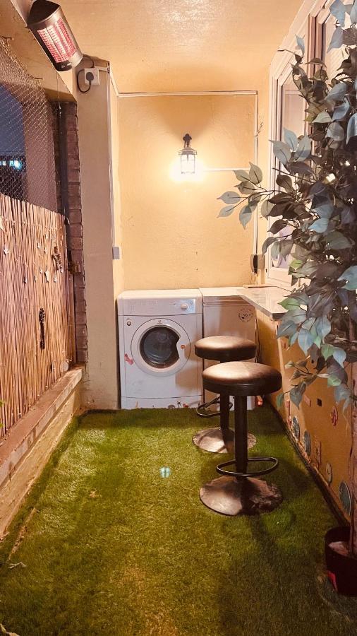 Lovely 1-bedroom With Balcony In West End Apartment Glasgow