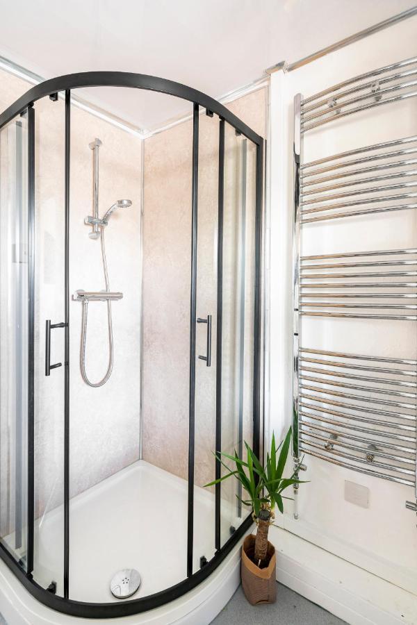 Lovely 1-bedroom With Balcony In West End Apartment *