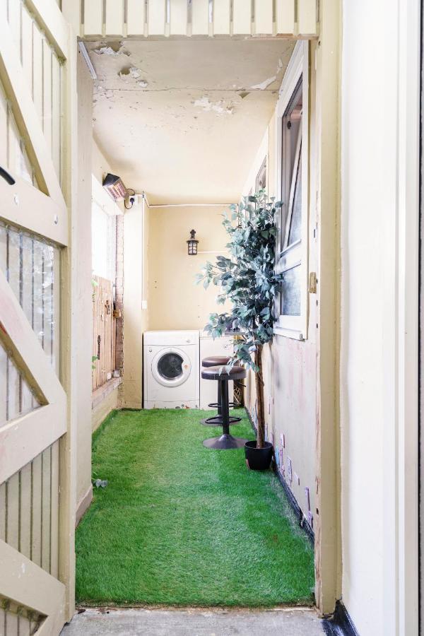 Apartment Lovely 1-bedroom With Balcony In West End *