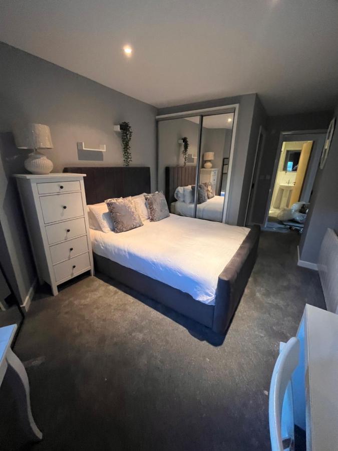 Glas-go 2 Bedroom 3 Min Walk To Secc Hydro Free Parking Onsite Apartment