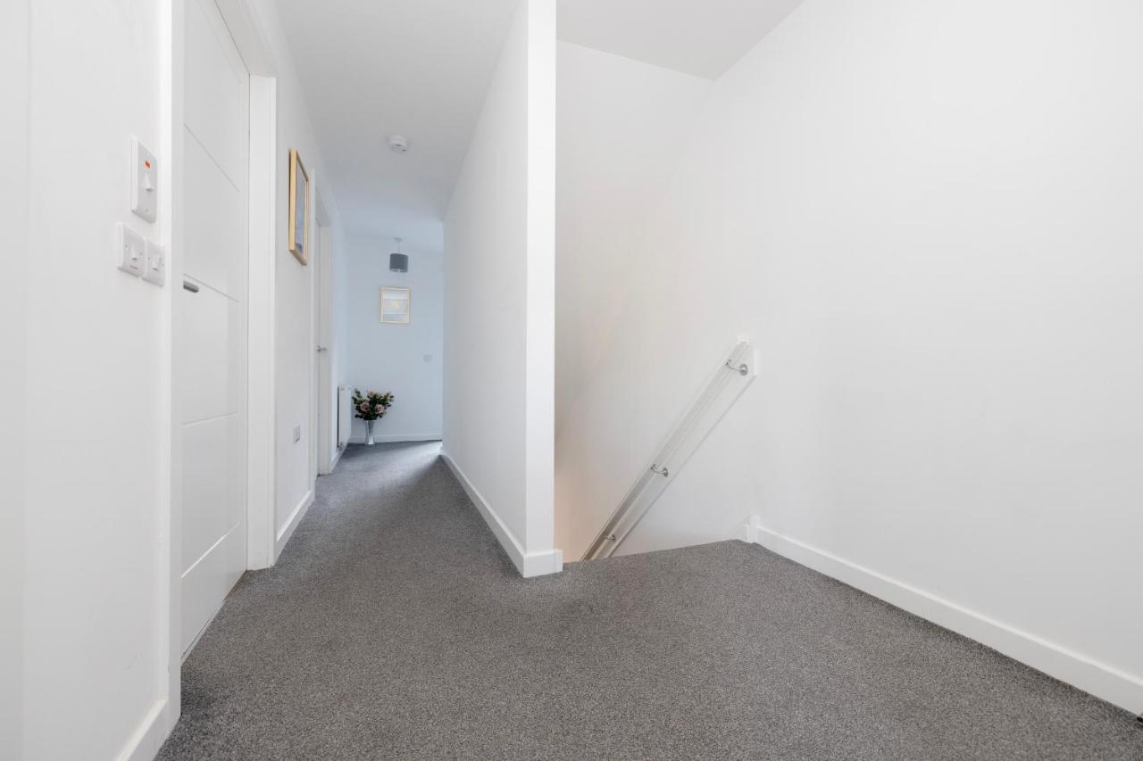 Joivy Stylish House With Garden & Parking * Glasgow