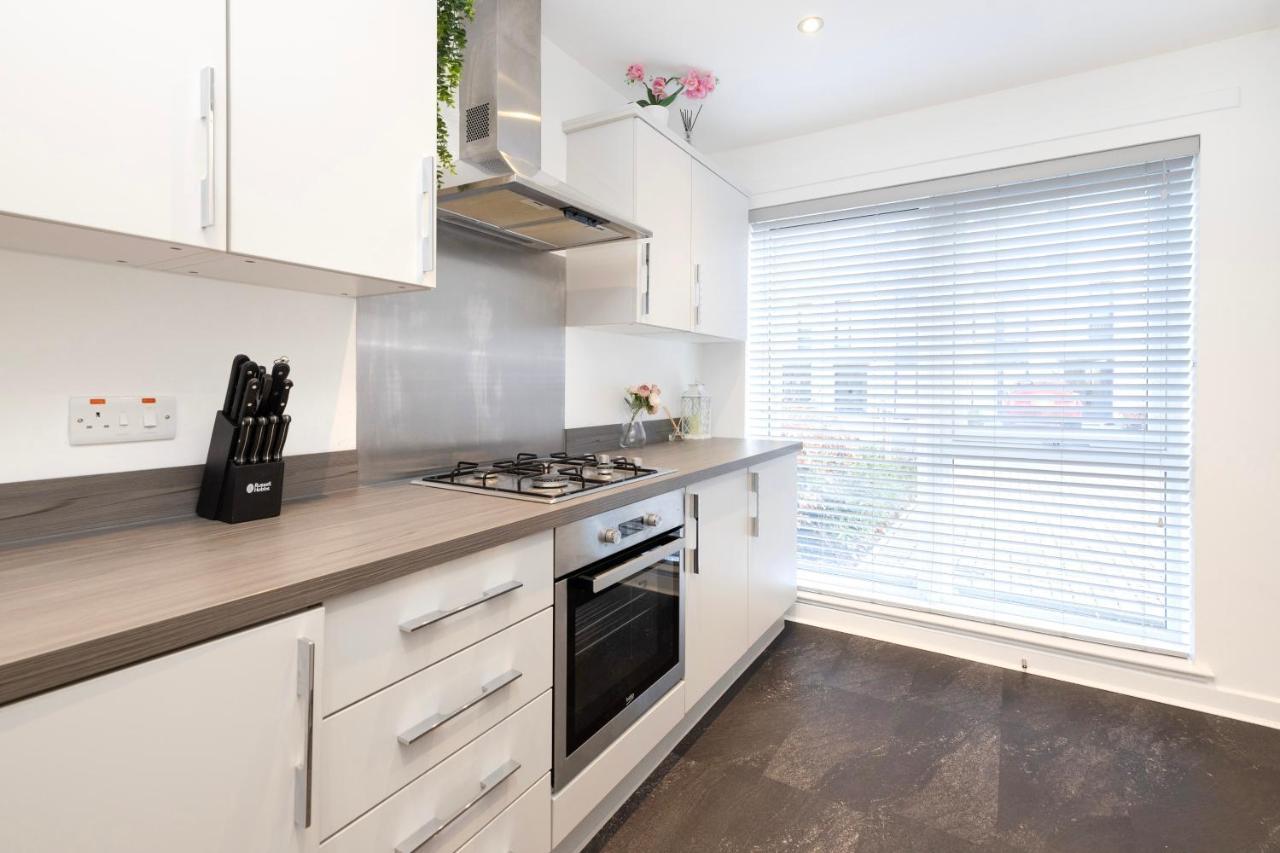 Joivy Stylish House With Garden & Parking Holiday home