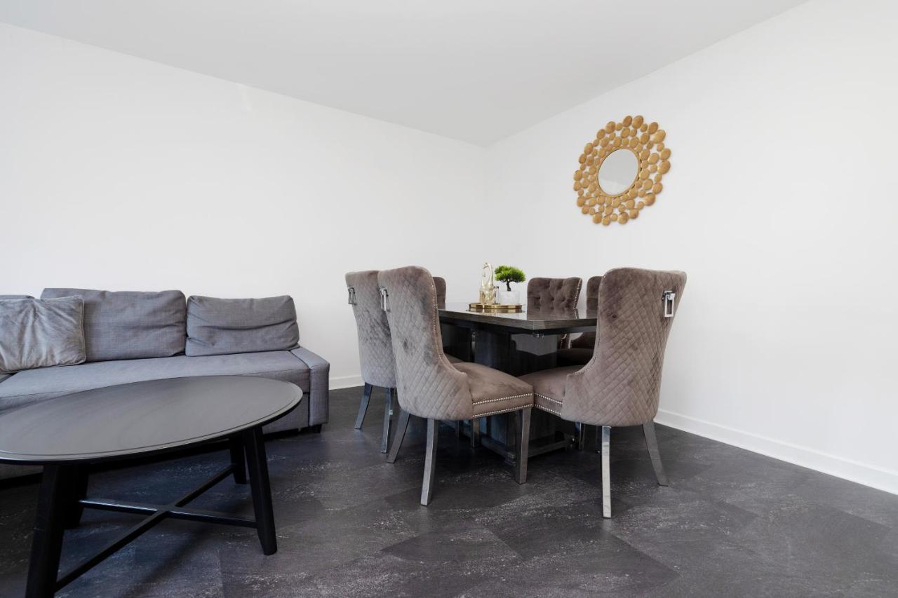 Joivy Stylish House With Garden & Parking Holiday home Glasgow