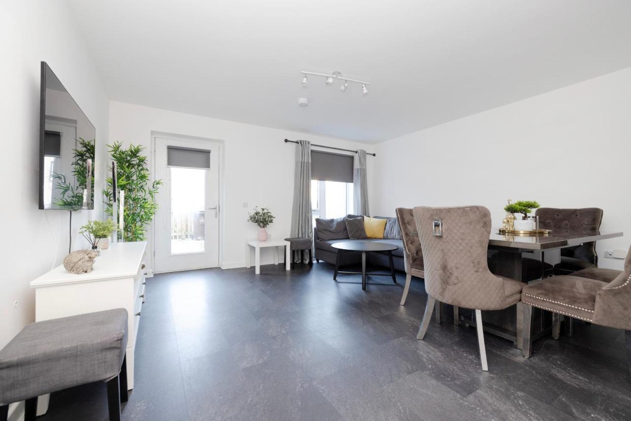 Joivy Stylish House With Garden & Parking Glasgow