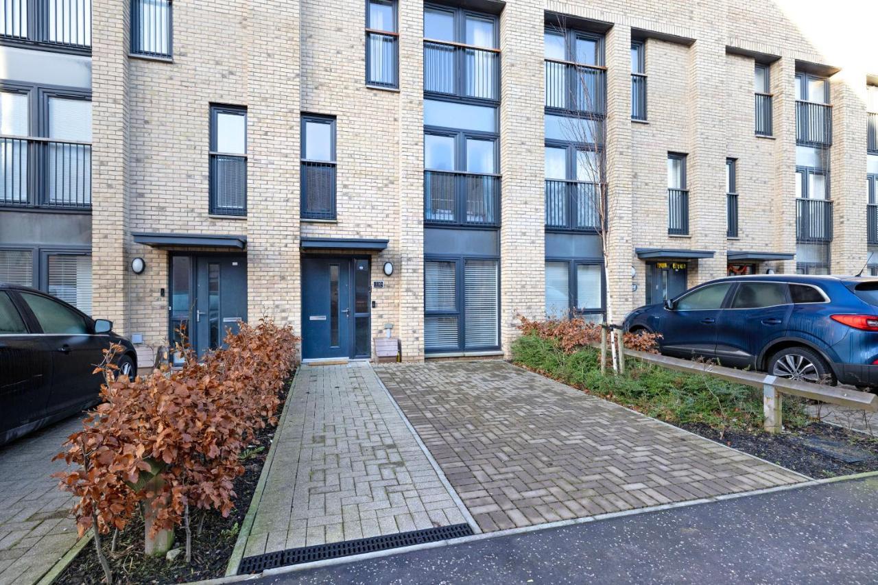 Joivy Stylish House With Garden & Parking Holiday home Glasgow