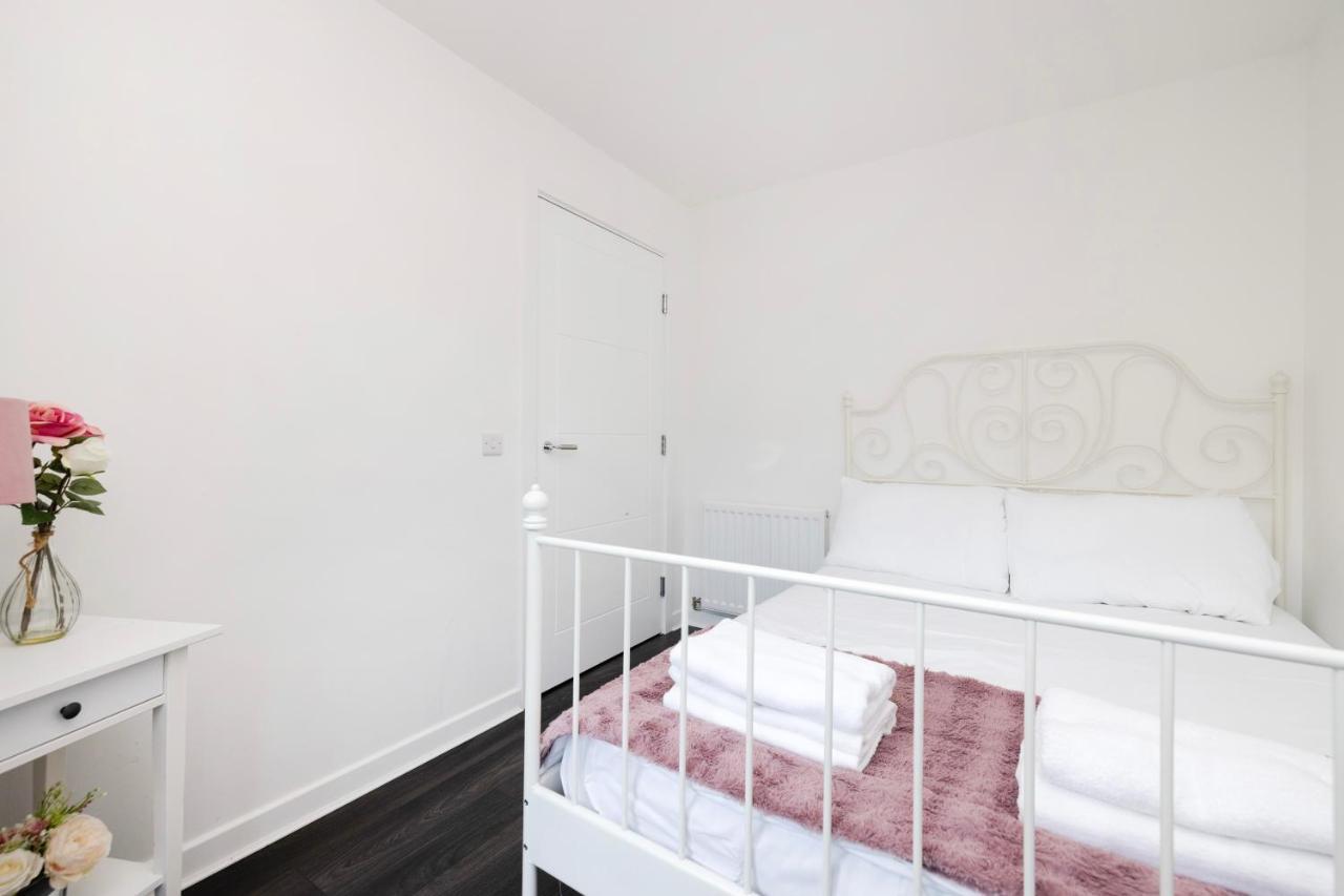 Holiday home Joivy Stylish House With Garden & Parking