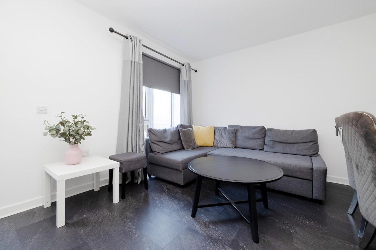 Joivy Stylish House With Garden & Parking Glasgow
